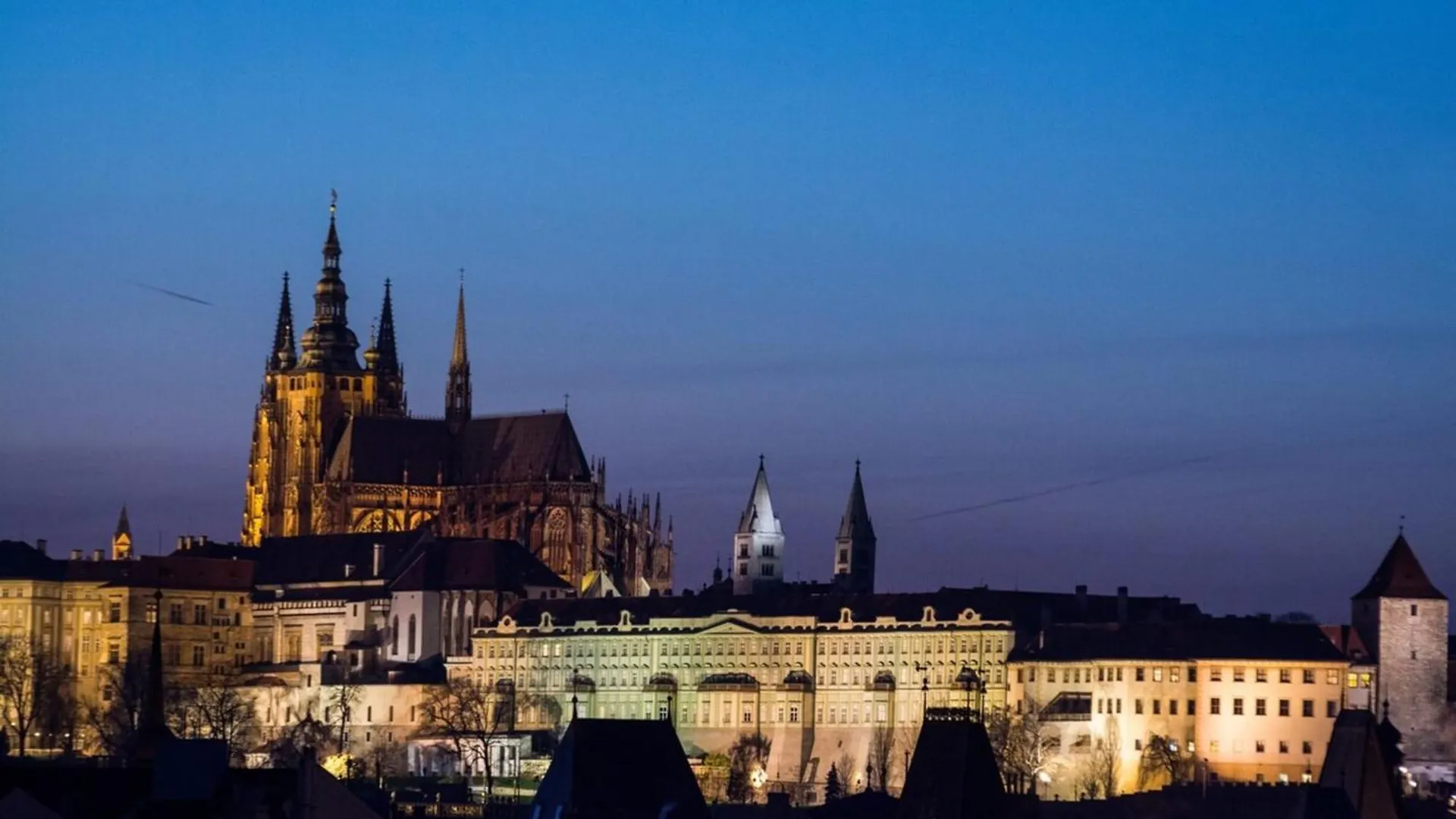 Eli Spacious Apt With Old Town View, Parking & Ac Prague Apartment
