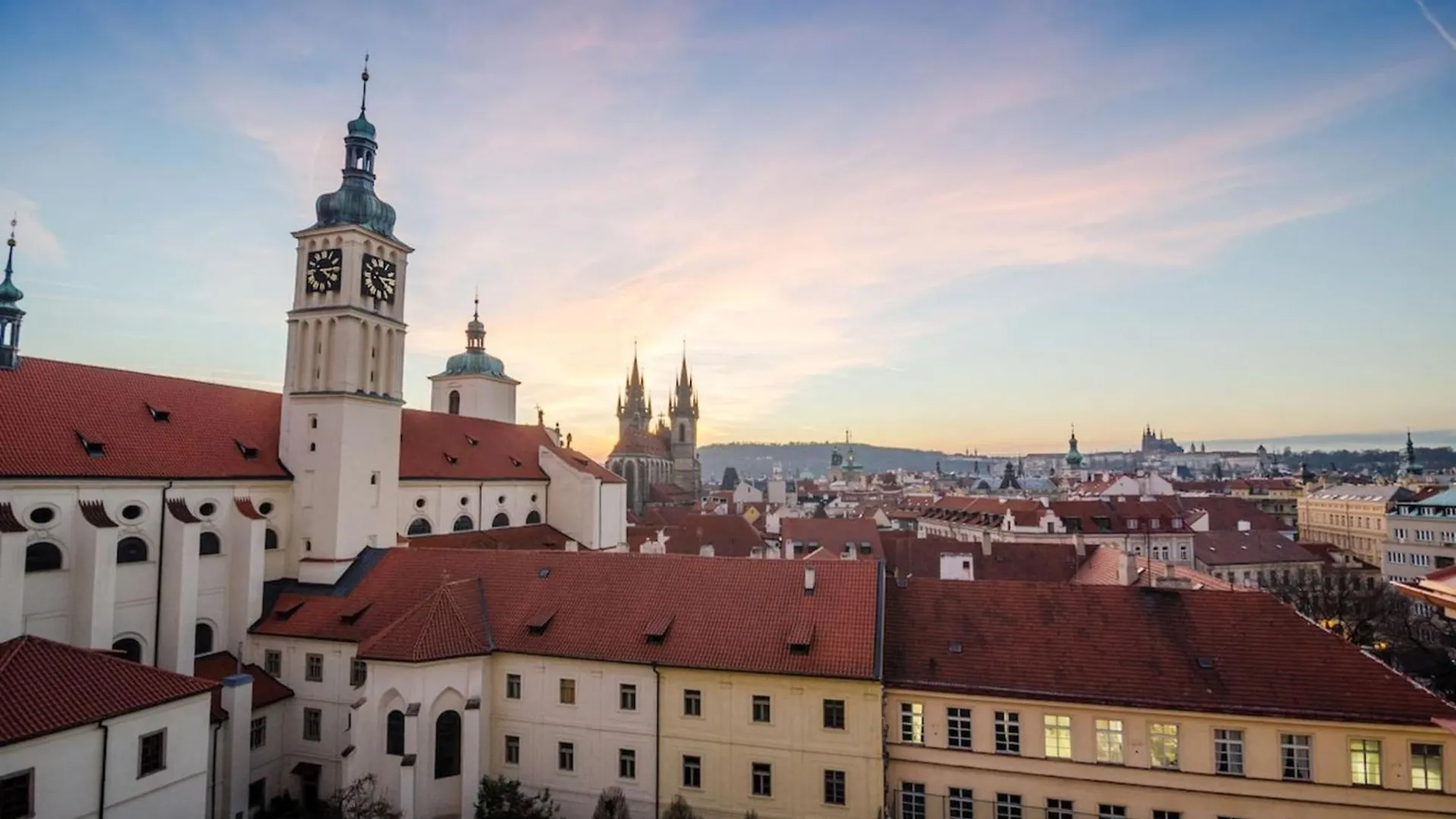 Apartment Eli Spacious Apt With Old Town View, Parking & Ac Prague