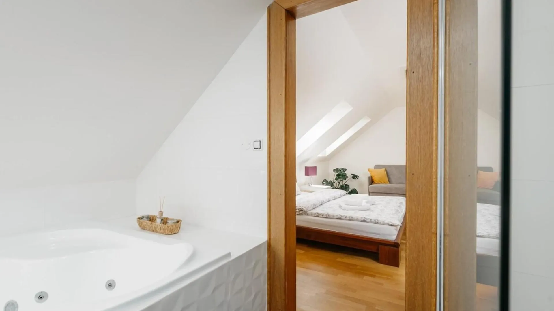 Eli Spacious Apt With Old Town View, Parking & Ac Prague