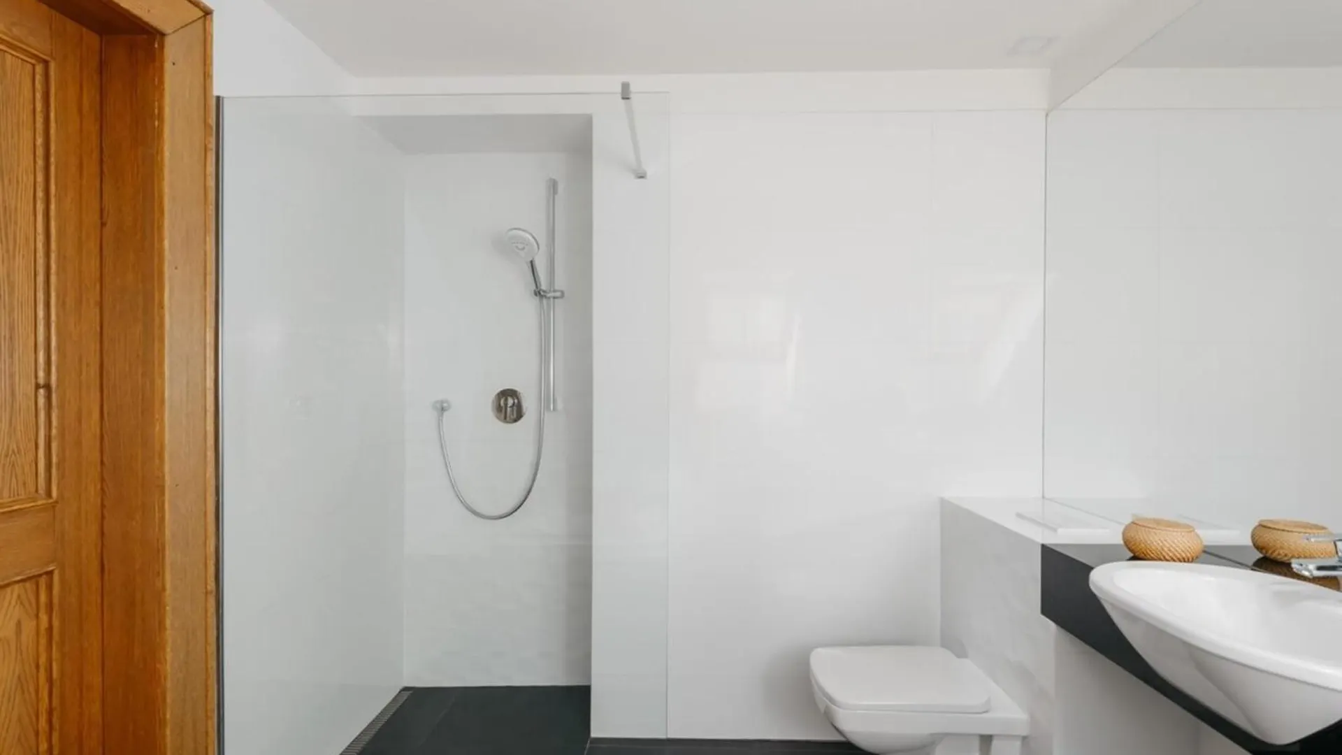 Eli Spacious Apt With Old Town View, Parking & Ac Prague Apartment