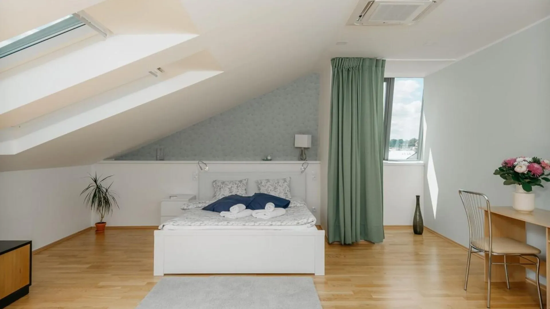 Apartment Eli Spacious Apt With Old Town View, Parking & Ac Prague Czech Republic