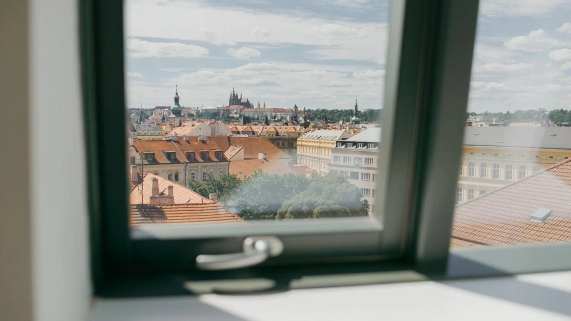 Apartment Eli Spacious Apt With Old Town View, Parking & Ac Prague