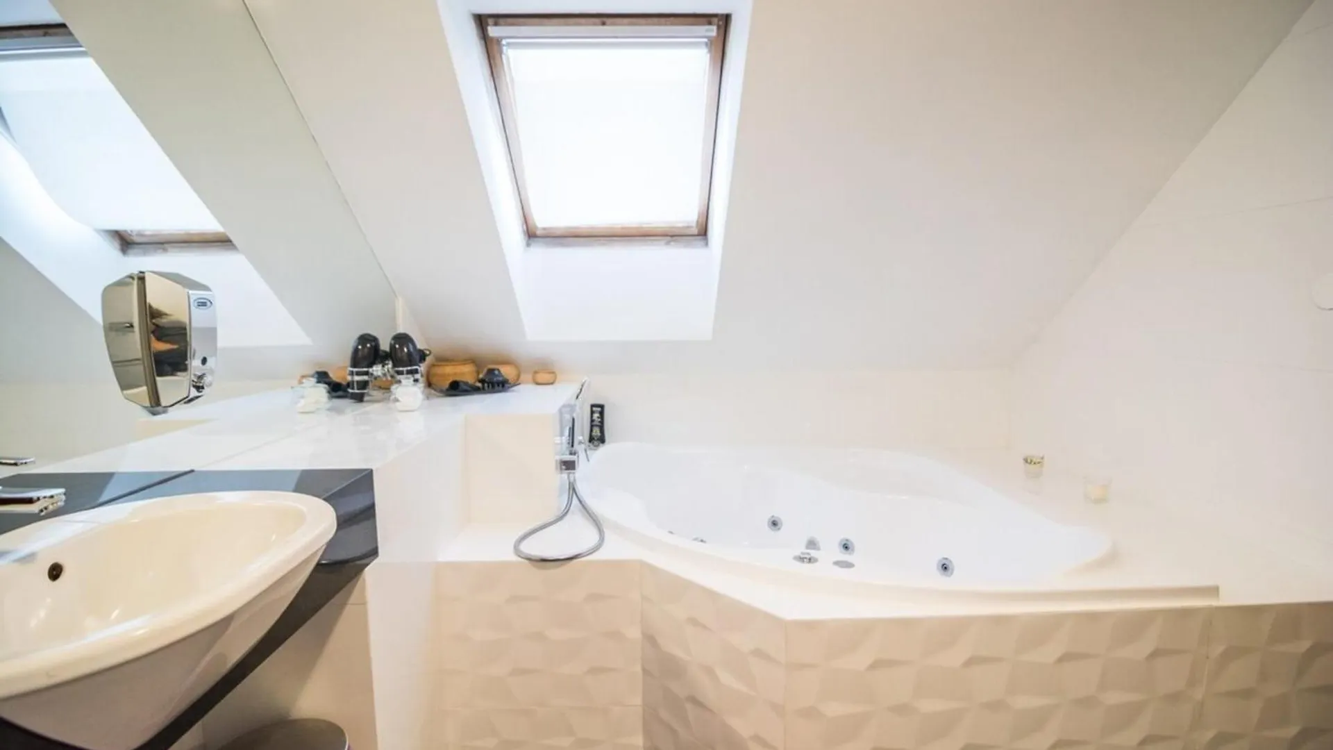 Apartment Eli Spacious Apt With Old Town View, Parking & Ac Prague