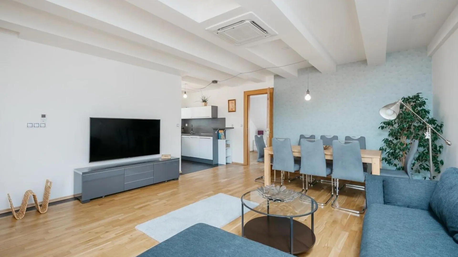 Eli Spacious Apt With Old Town View, Parking & Ac Prague Apartment